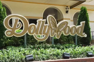 dollywood sign