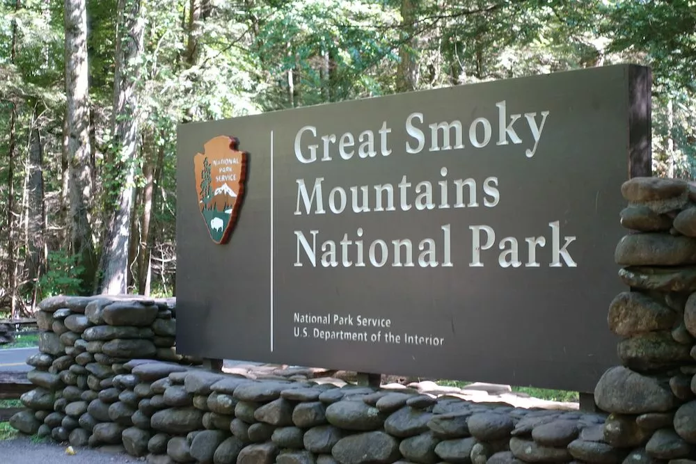 entrance sign to the Great Smoky Mountains National Park 