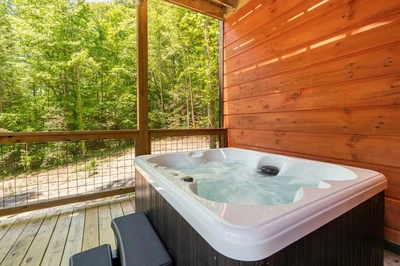 the hot tub at smoky sunset getaway makes it one of our top Smoky Mountain romantic cabins